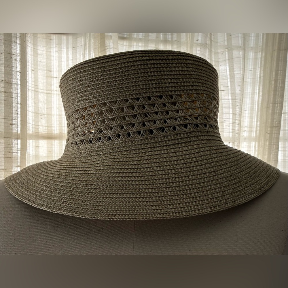 San Diego Hat Company Wide-Brim Straw Sun Hat in Light Tan